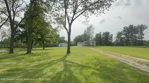 9216 S Grove Rd, Dewitt, MI 48820