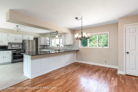 505 W Washington St, Dewitt, MI 48820 photo 4