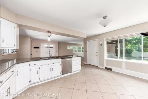 505 W Washington St, Dewitt, MI 48820 photo 6