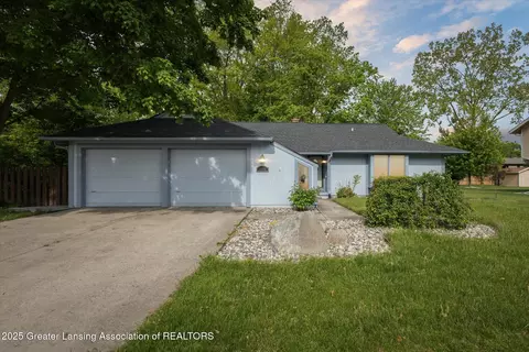 1098 Brookside Dr, Grand Ledge, MI 48837