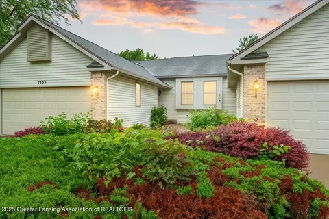 7432 Glen Terra Dr #13, Lansing, MI 48917
