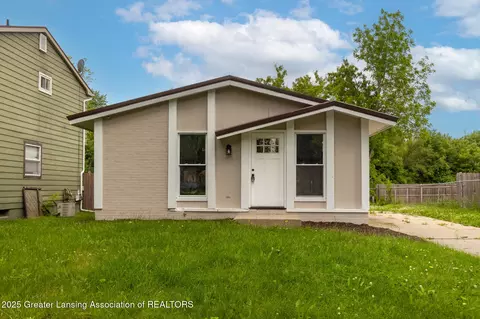 4318 Chadburne Dr, Lansing, MI 48911