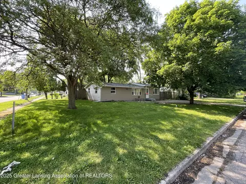 4208 Richmond St, Lansing, MI 48911