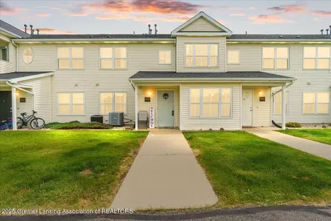12947 Townsend Dr #412, Grand Ledge, MI 48837