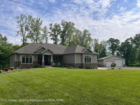 4264 Benjamin Rd, Perry, MI 48872