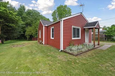 109 Maple Ave, Stockbridge, MI 49285