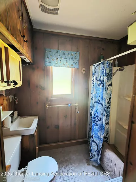 Bath - 6574 Sawmill Rd, Harrison, MI 48625 photo 1 of 1