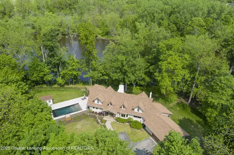 12855 Oneida Woods Trl, Grand Ledge, MI 48837