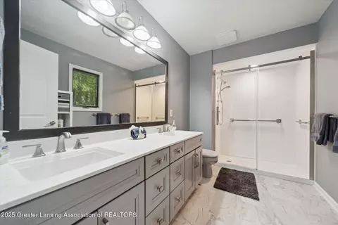 Bath - 304 Williamsburg Rd, Lansing, MI 48917 photo 2 of 4