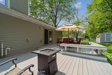 Exterior - 304 Williamsburg Rd, Lansing, MI 48917 photo 4 of 12