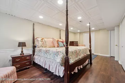 Bedroom - 304 Williamsburg Rd, Lansing, MI 48917 photo 6 of 6