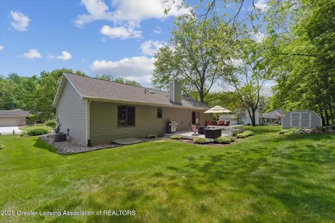 Exterior - 304 Williamsburg Rd, Lansing, MI 48917 photo 6 of 12