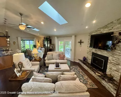 Living - 304 Williamsburg Rd, Lansing, MI 48917 photo 1 of 2