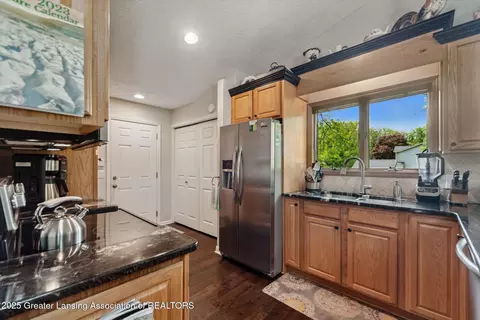 Kitchen - 304 Williamsburg Rd, Lansing, MI 48917 photo 5 of 5