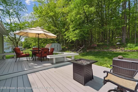 Exterior - 304 Williamsburg Rd, Lansing, MI 48917 photo 5 of 12