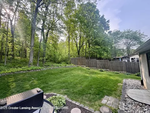 Exterior - 304 Williamsburg Rd, Lansing, MI 48917 photo 9 of 12