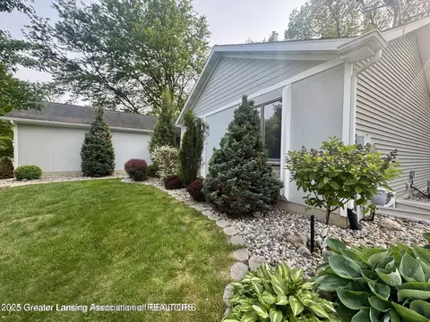 Exterior - 304 Williamsburg Rd, Lansing, MI 48917 photo 2 of 12