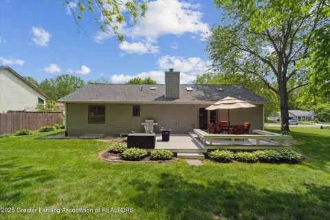 Exterior - 304 Williamsburg Rd, Lansing, MI 48917 photo 7 of 12