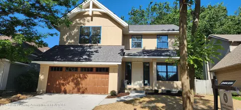 7822 Forestview Dr, Haslett, MI 48840