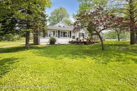 Exterior - 820 Barry Rd, Haslett, MI 48840 photo 3 of 8