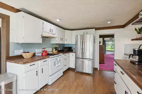Kitchen - 820 Barry Rd, Haslett, MI 48840 photo 3 of 5