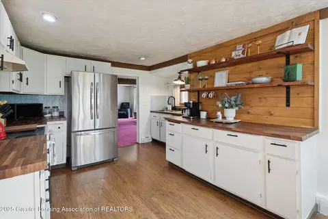 Kitchen - 820 Barry Rd, Haslett, MI 48840 photo 4 of 5