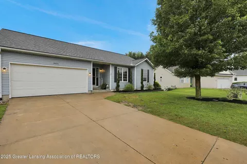 9232 Southwind Dr #80, Zeeland, MI 49464