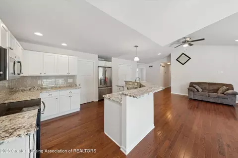14192 Mulholland Dr, Bath, MI 48808 photo 9