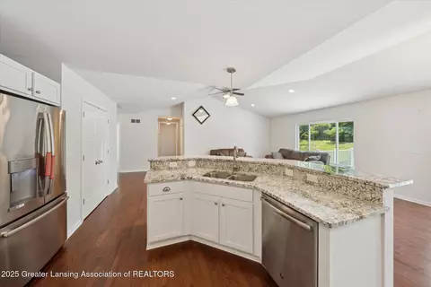 14192 Mulholland Dr, Bath, MI 48808 photo 8