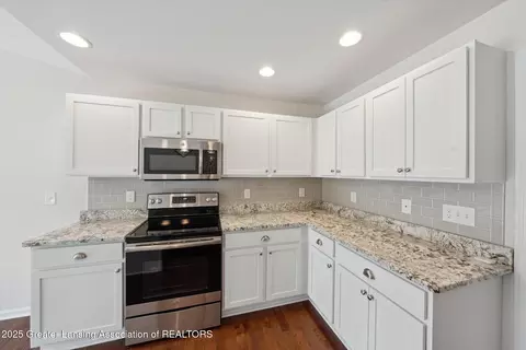 14192 Mulholland Dr, Bath, MI 48808 photo 11