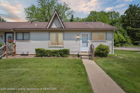2110 La Mer Ln, Haslett, MI 48840