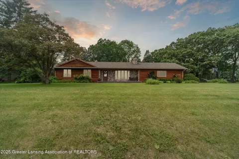 7008 Westgate Dr, Laingsburg, MI 48848