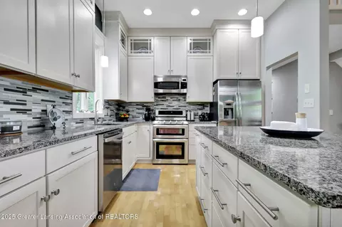 Kitchen - 13209 Watercrest Dr, Dewitt, MI 48820 photo 3 of 5