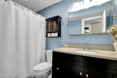 Bath - 13209 Watercrest Dr, Dewitt, MI 48820 photo 4 of 5