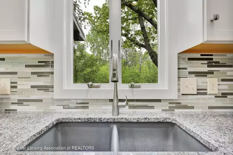 Kitchen - 13209 Watercrest Dr, Dewitt, MI 48820 photo 5 of 5