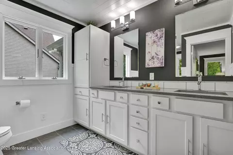 Bath - 13209 Watercrest Dr, Dewitt, MI 48820 photo 2 of 5