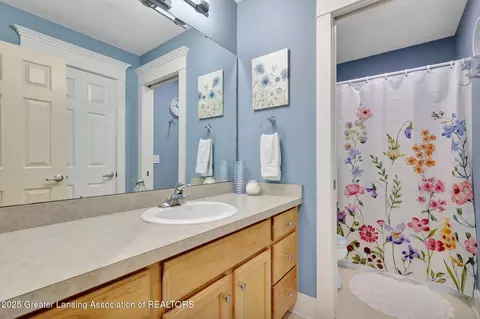 Bath - 13209 Watercrest Dr, Dewitt, MI 48820 photo 5 of 5