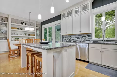 Kitchen - 13209 Watercrest Dr, Dewitt, MI 48820 photo 4 of 5