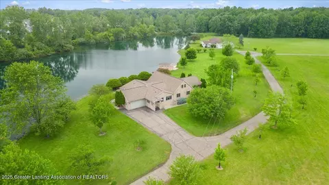 4240 Dell Rd, Lansing, MI 48911