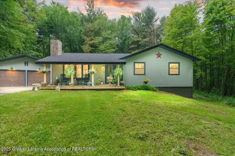 11100 S Bird Rd, Dowling, MI 49050
