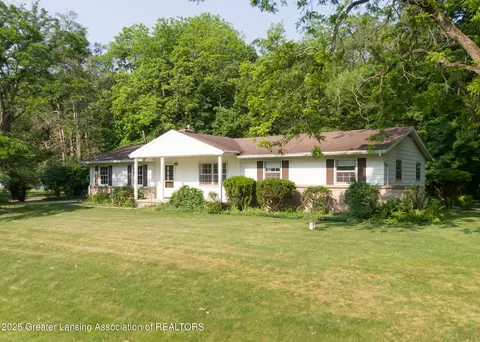 31 Sherwood Rd, Williamston, MI 48895