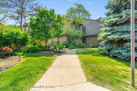 5395 Wild Oak Dr, East Lansing, MI 48823