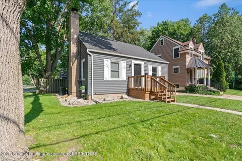 952 Sunset Ln, East Lansing, MI 48823