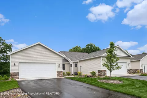 4049 Eastbridge Cir, Stockbridge, MI 49285