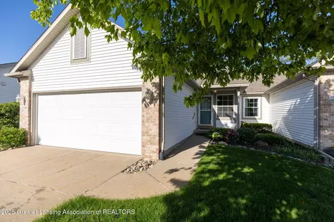 2044 Wyndham Hills Dr #7, Holt, MI 48842