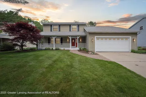 5823 Wood Valley Dr, Haslett, MI 48840