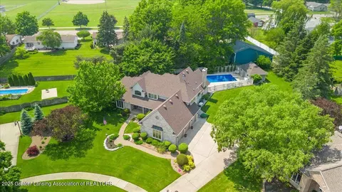 682 Parkview Cir, Saint Johns, MI 48879