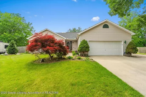 13040 Sherrington Dr, Dewitt, MI 48820 photo 2