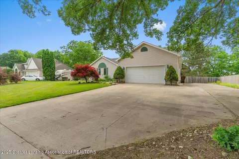 13040 Sherrington Dr, Dewitt, MI 48820 photo 3