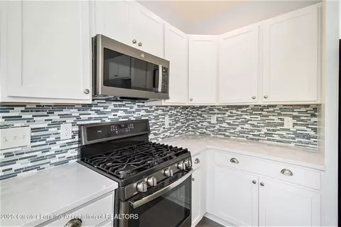 Kitchen - 2005 W Herbison Rd, Dewitt, MI 48820 photo 4 of 4